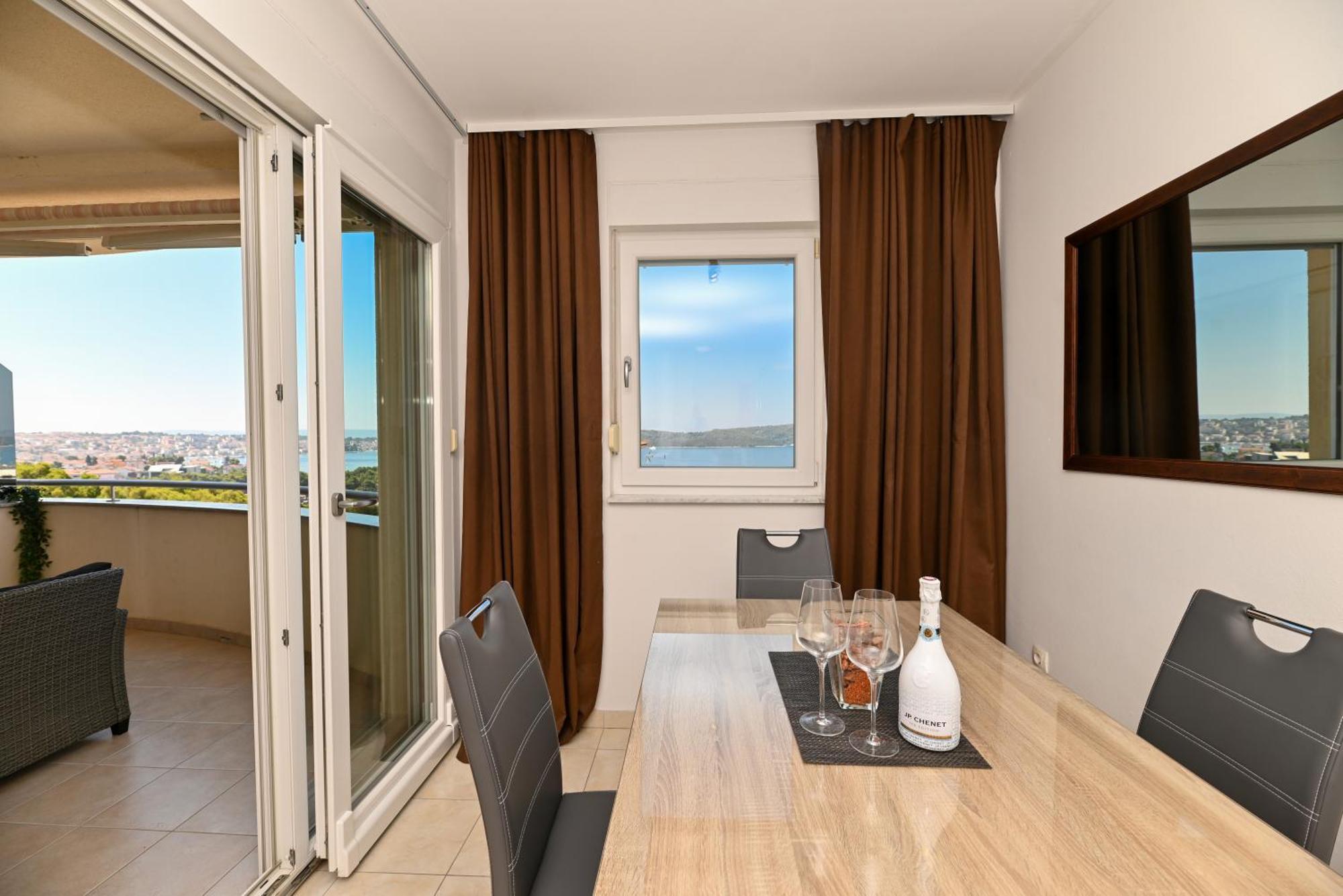 Sunny Place With Sea View Trogir Eksteriør billede