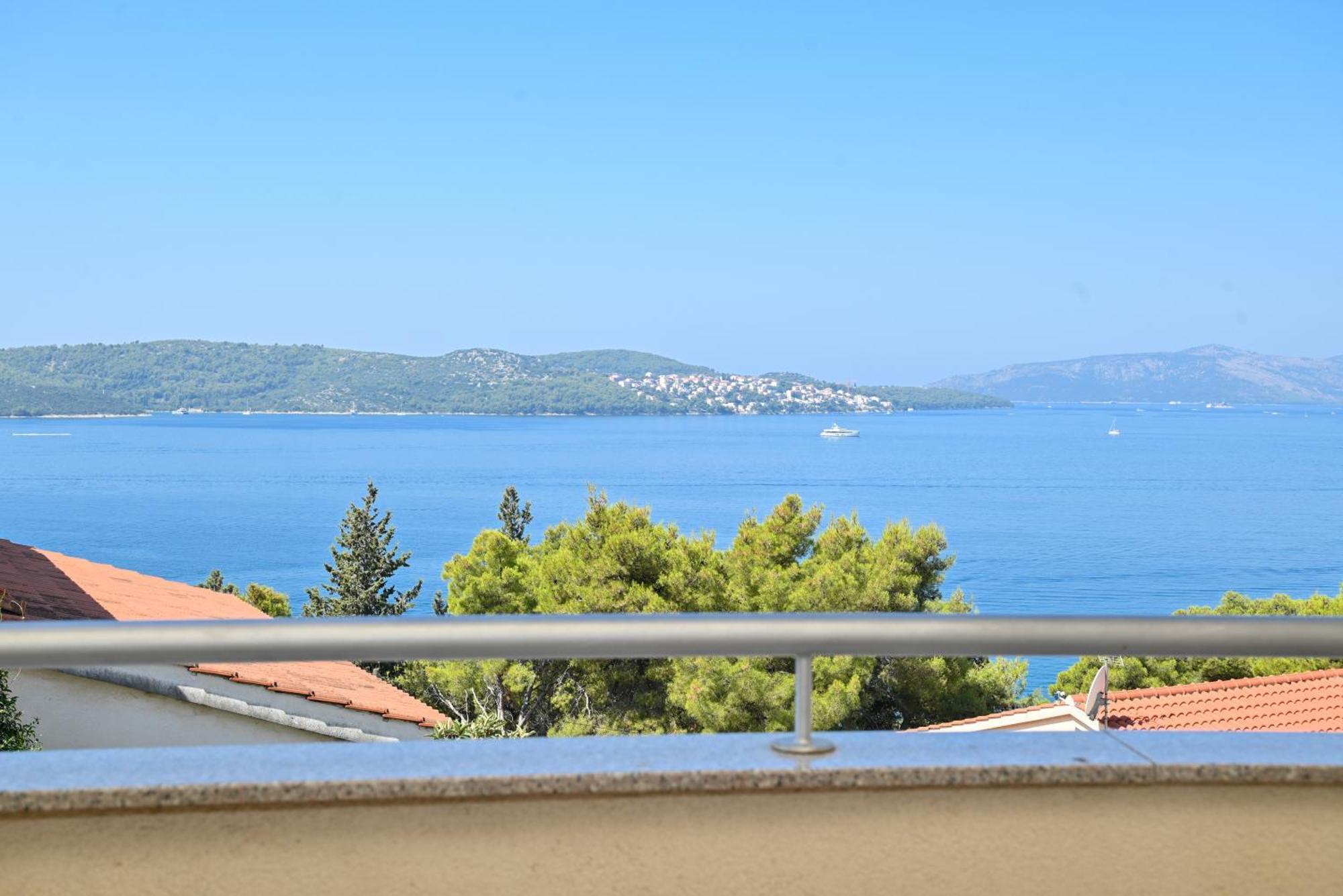 Sunny Place With Sea View Trogir Eksteriør billede