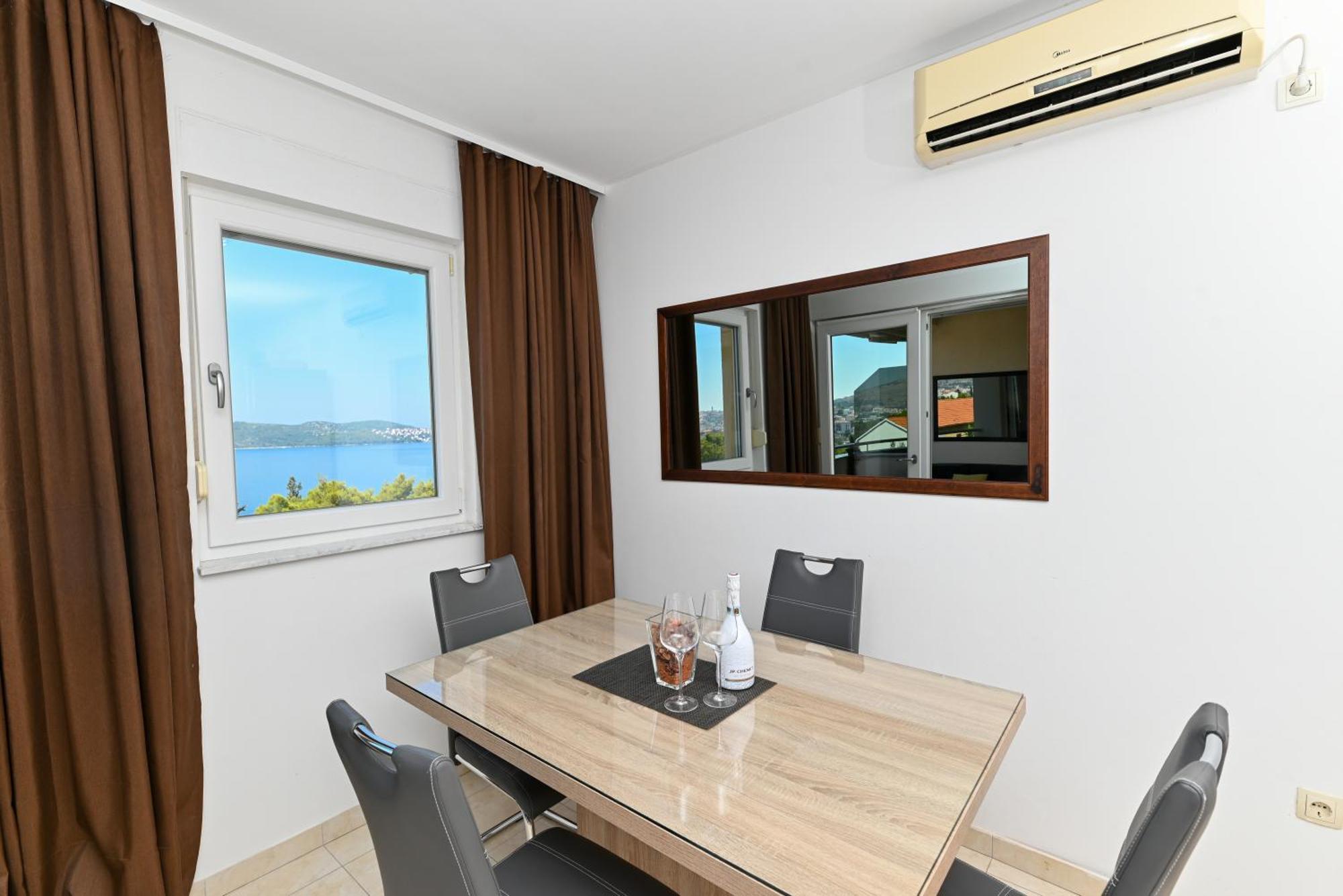 Sunny Place With Sea View Trogir Eksteriør billede