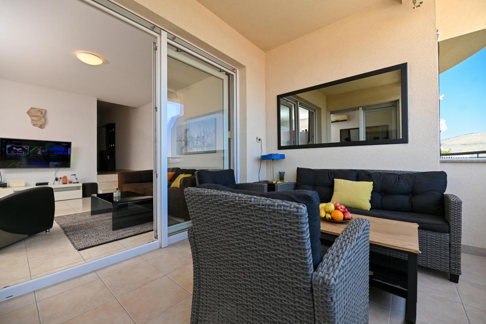 Sunny Place With Sea View Trogir Eksteriør billede