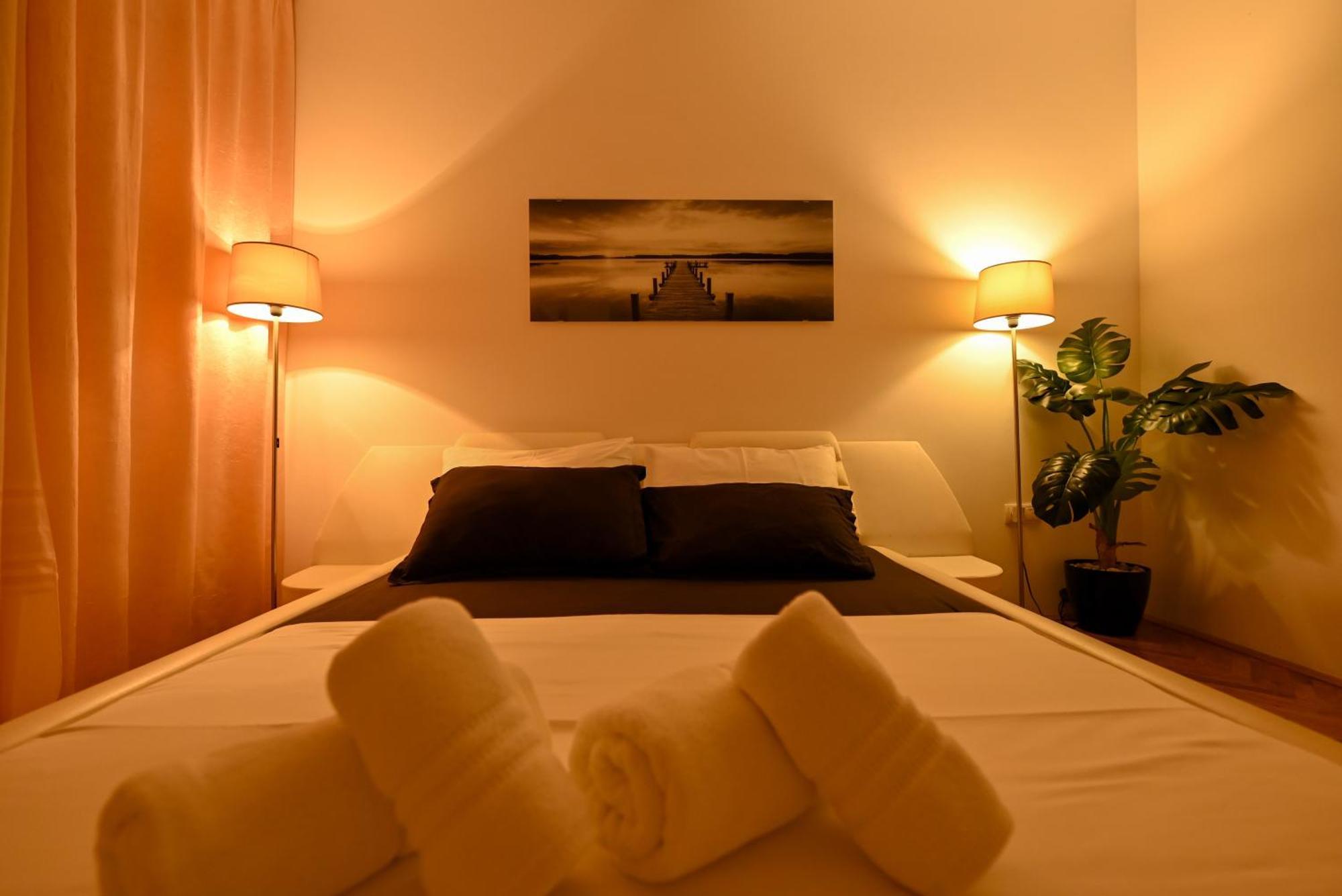 Sunny Place With Sea View Trogir Eksteriør billede